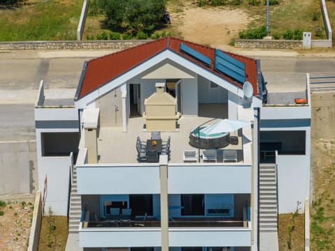 Property building, Facade/entrance, Off site, Balcony/Terrace