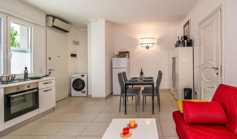Living room, Seating area, stove, washing machine