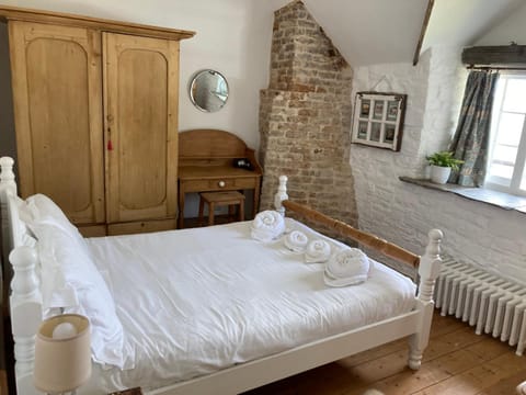 Bed, Photo of the whole room, Bedroom, Sea view, Sunset, Quiet street view, internet, wardrobe