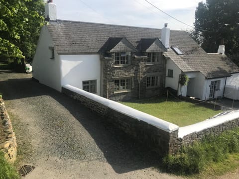 Property building, Natural landscape, Garden view, Parking