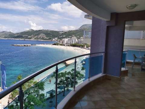 Day, Summer, View (from property/room), Seating area, Sea view, Parking