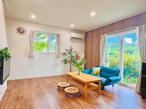 Living room, Photo of the whole room