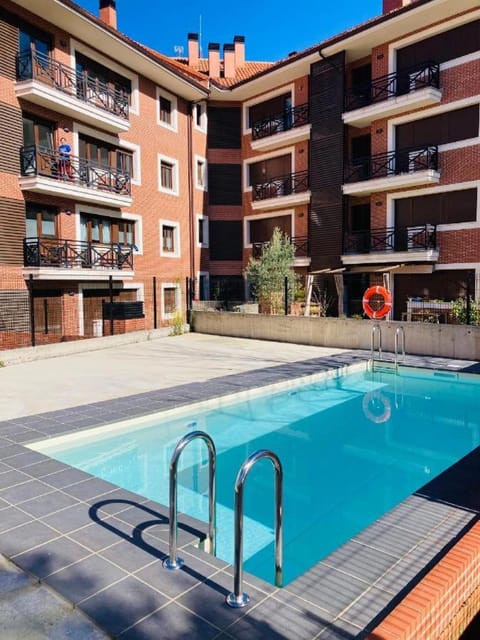 Property building, Swimming pool, Swimming pool