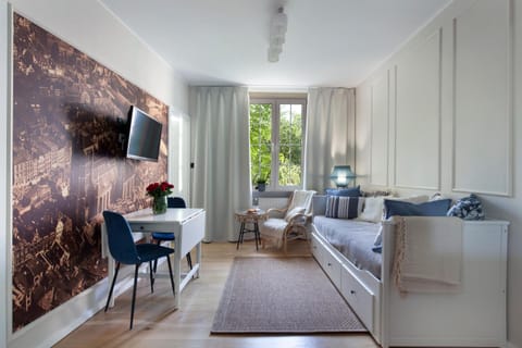 Communal lounge/ TV room, Bed, Living room, Photo of the whole room, Seating area, Dining area, Evening entertainment