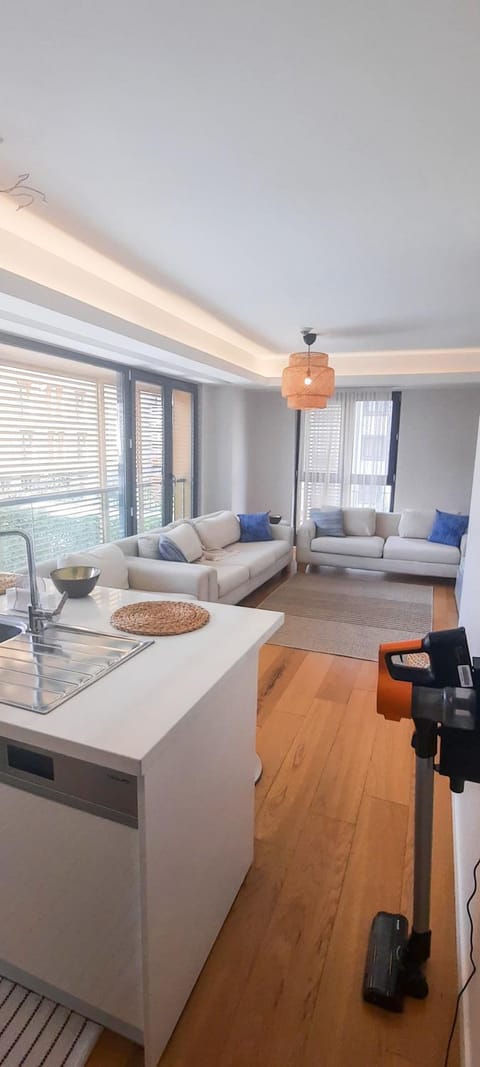 Communal lounge/ TV room, Communal kitchen