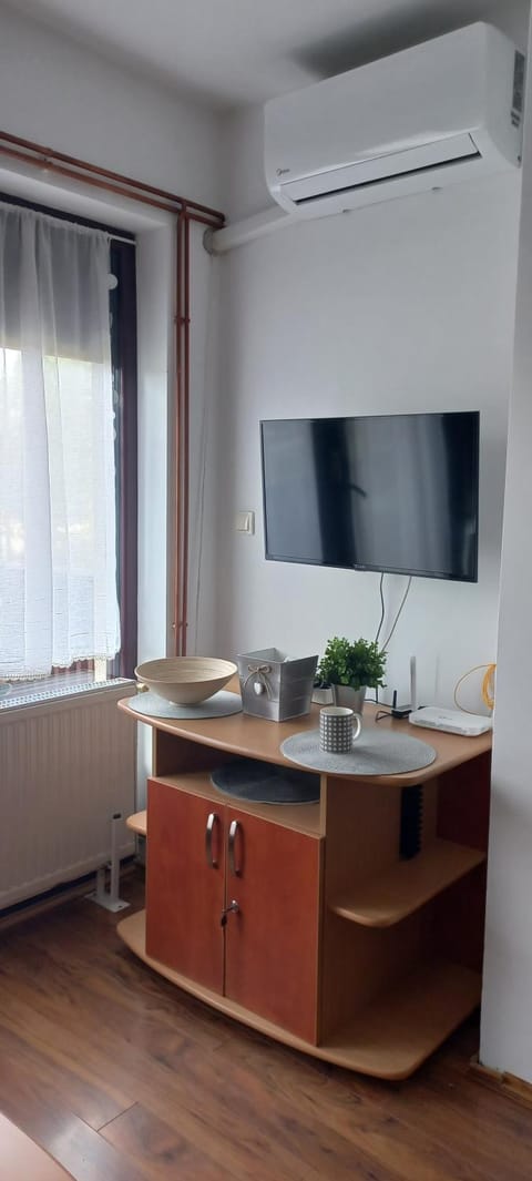 TV and multimedia, air conditioner