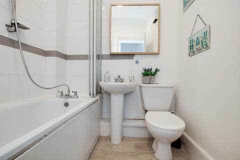 Air Maison - Dockyard Hideaway Nr Gunwharf Quays Apartment in Portsmouth