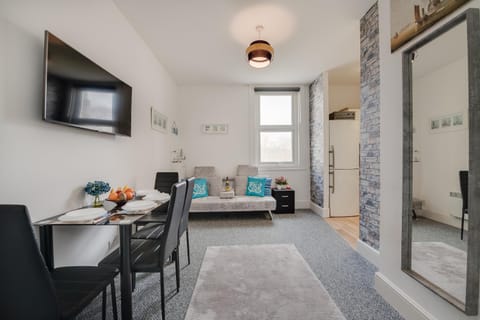 Air Maison - Dockyard Hideaway Nr Gunwharf Quays Apartment in Portsmouth