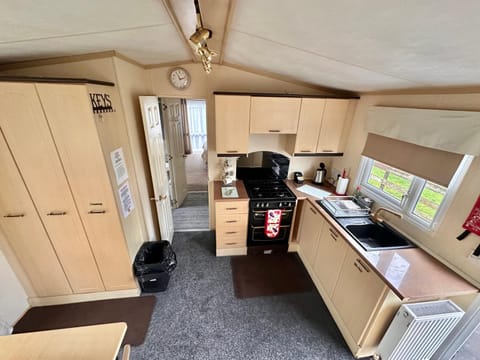 2 Bedroom Caravan Located in Uddingston, Glasgow at Maryville Caravan Site Apartment in Glasgow