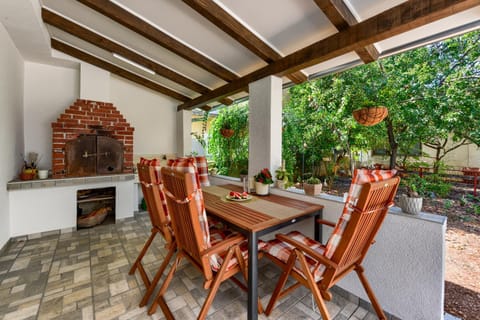 BBQ facilities, Garden, Balcony/Terrace, Seating area