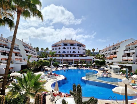 Property building, Pool view, Swimming pool, Swimming pool