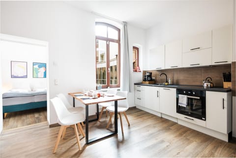 Coffee/tea facilities, Kitchen or kitchenette, Dining area, dishwasher, pet friendly, stove