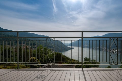 Natural landscape, Balcony/Terrace, Lake view, Mountain view