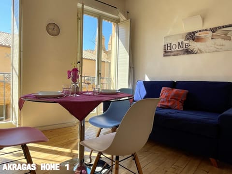 Bird's eye view, View (from property/room), Living room, Seating area, Dining area, City view, City view, Landmark view, Landmark view, Street view, Street view, Breakfast, Lunch, Dinner, heating, heating, internet, internet, air conditioner, air conditioner