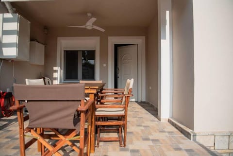 Day, Balcony/Terrace, Seating area, Dining area