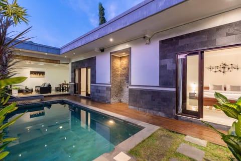 Property building, Pool view, Swimming pool, sunbed