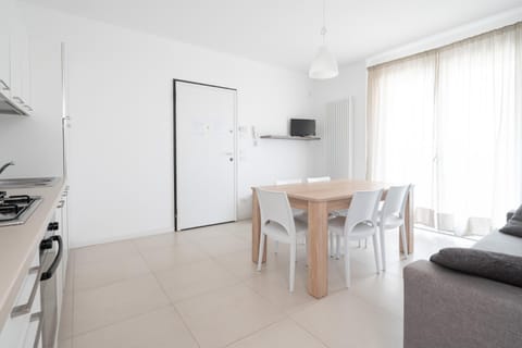 TV and multimedia, Kitchen or kitchenette, Living room, Dining area, stove