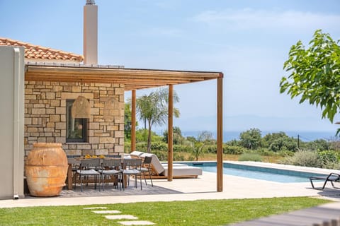 Dining area, Pool view