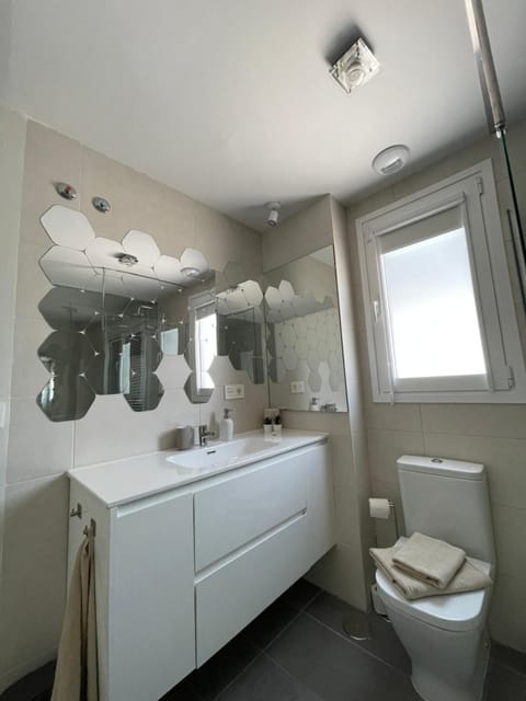 Toilet, Bathroom, towels