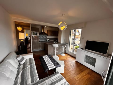 TV and multimedia, Living room, Dining area