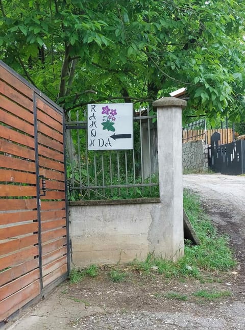 Villa Ramonda Apartment in Greater Skopje, North Macedonia