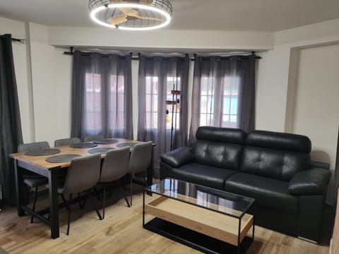 Bed, TV and multimedia, Living room, Seating area, Dining area, fireplace, locker, air conditioner