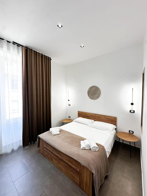 Bed, Decorative detail, towels