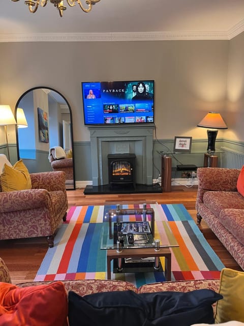 Communal lounge/ TV room, TV and multimedia, Living room, Seating area, Evening entertainment, fireplace