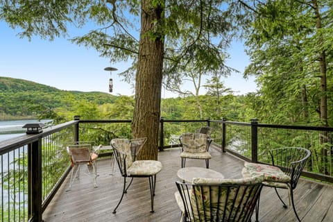 Beebe Lake House House in Lake Champlain