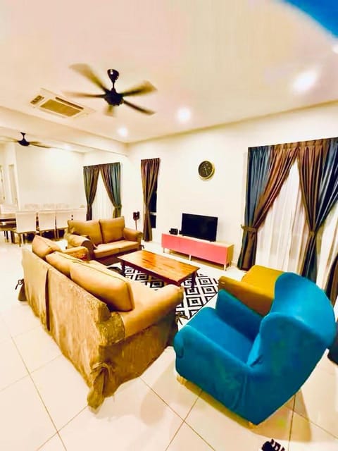 TV and multimedia, Living room, Seating area, Evening entertainment