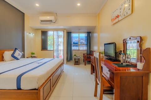 Bedroom, hair dresser, air conditioner