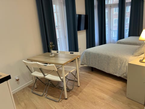 Bed, Photo of the whole room, Dining area, Bedroom