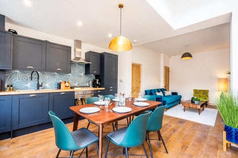 Seating area, Dining area, kitchen