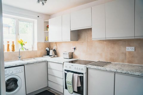 The Jade House - Cambridge Rental with Garden and BBQ, Near City Centre House in Cambridge