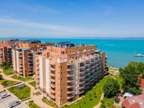 Property building, Neighbourhood, Natural landscape, Bird's eye view, Beach, Location