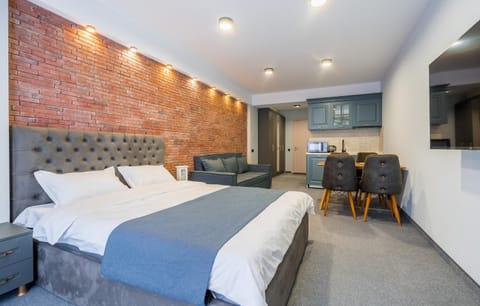 Bed, TV and multimedia, Kitchen or kitchenette, Living room, Photo of the whole room, Seating area, Bedroom