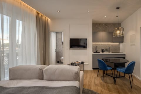 Bathroom, Bedroom, kitchen