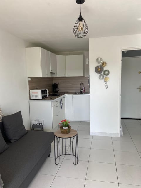 Kitchen or kitchenette, Living room