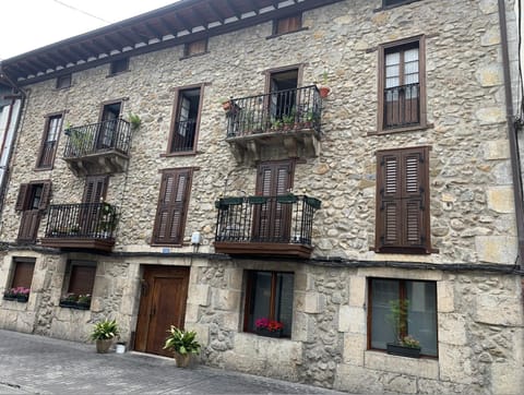 Facade/entrance