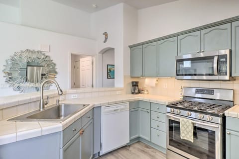 Yard and Fire Pit Family-Friendly Reno Home! House in Reno