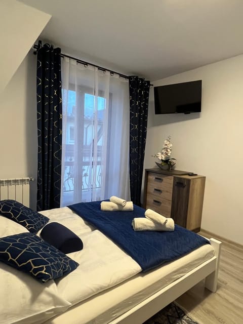 Bed, Bathroom, TV and multimedia, Kitchen or kitchenette, Photo of the whole room, Parking, towels