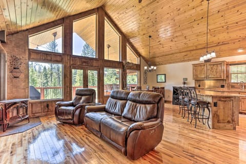 Updated Garden Valley Home with Fire Pit and Game Room House in Valley County