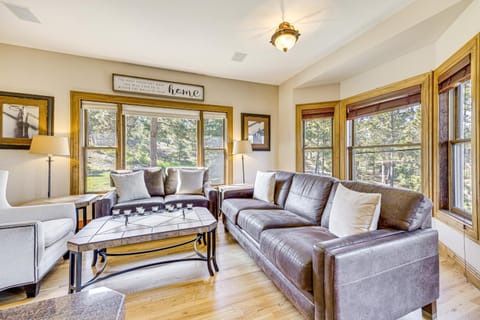 Hot Tub! Mtn-View Family Haven in Black Forest House in Black Forest