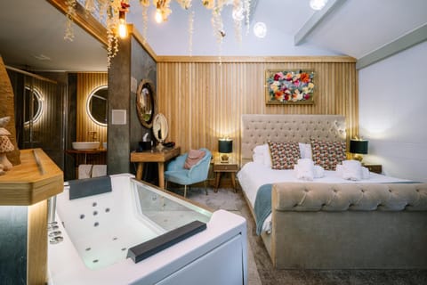 Queen's Loft Apartment in Windermere