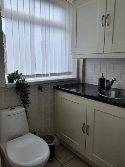 Cheerful 3 bedroom house with spacious garden House in Prestwich