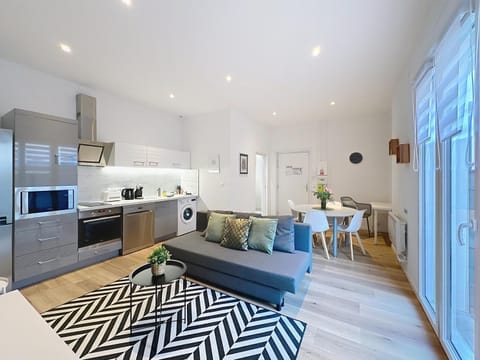Kitchen or kitchenette, Living room, Dining area, dishwasher, oven, stove, toaster, kitchen