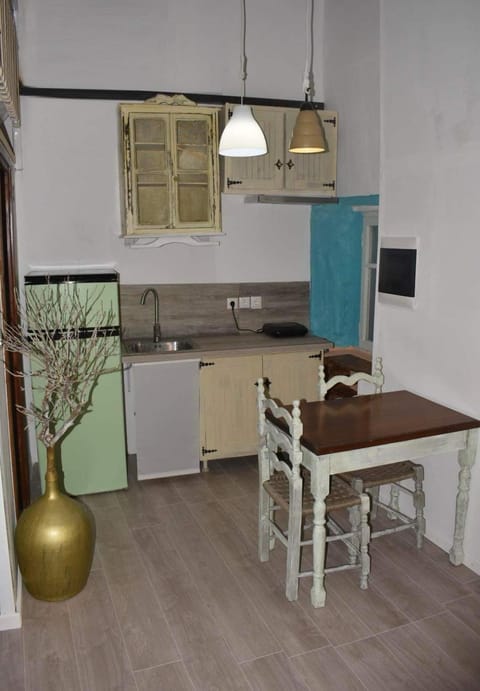 Kitchen or kitchenette, Communal kitchen