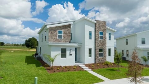 Joyful 8Bd Single Family w Pool @Champions Gate 9262 House in Four Corners