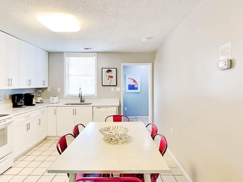 Latitude Adjustment B Apartment in Tybee Island