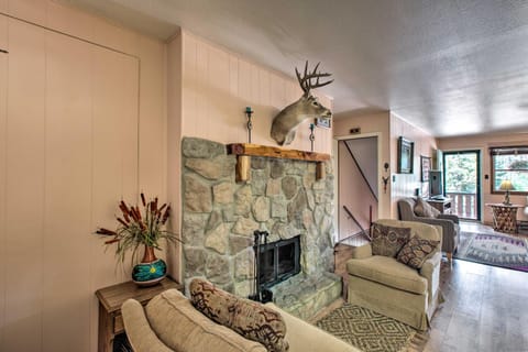 Red River Ski Condo on Main St - Mtn View! Apartment in Red River